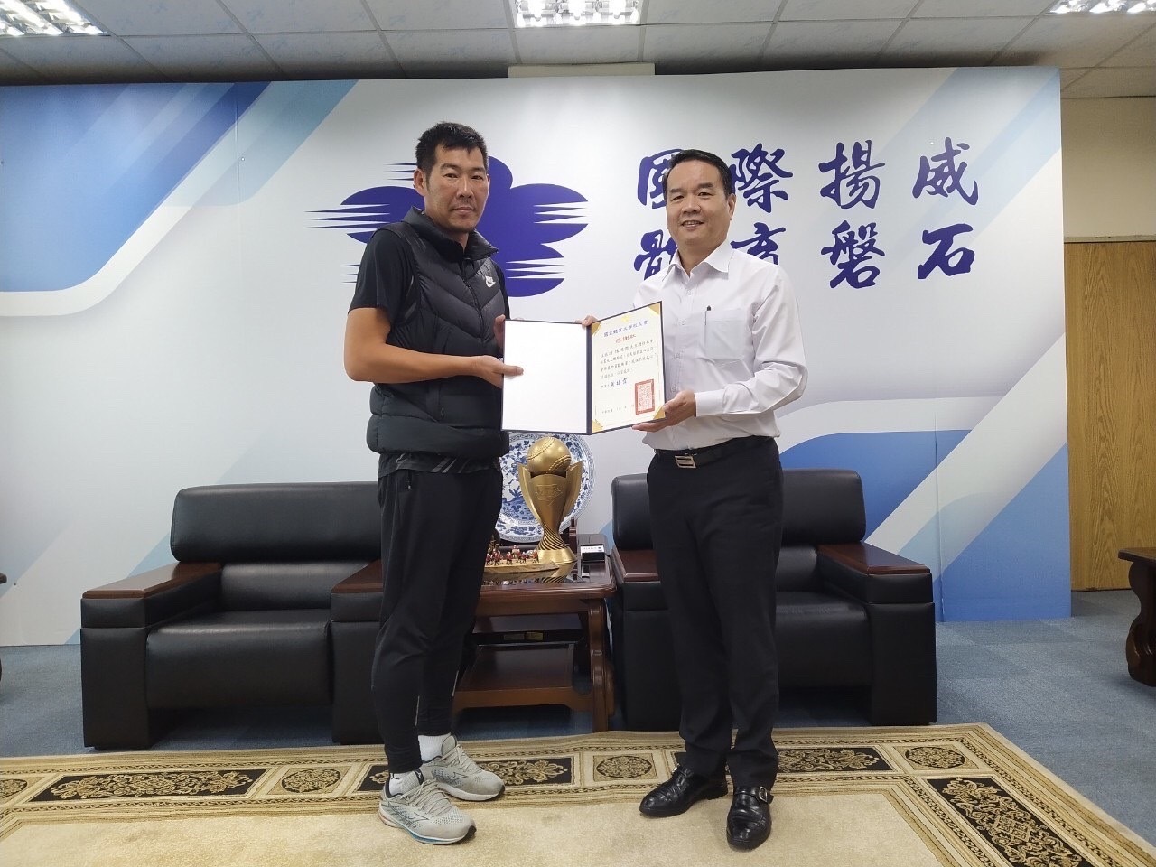 國體大校友會秘書長交接